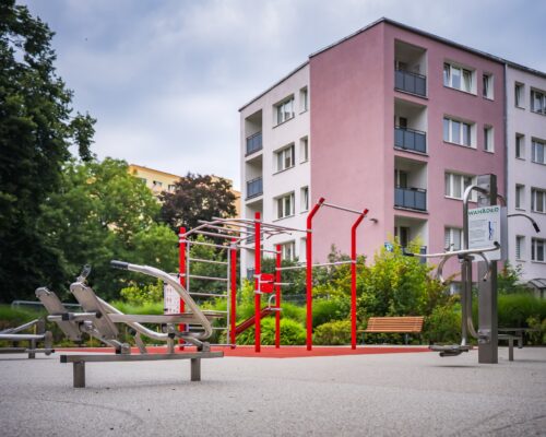 Urządzenia do kalisteniki na skwerze przy ul. Gibalskiego
