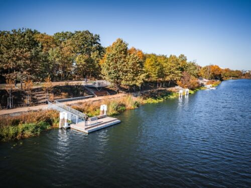 Park Żerański jesienią, pomost, Kanał Żerański