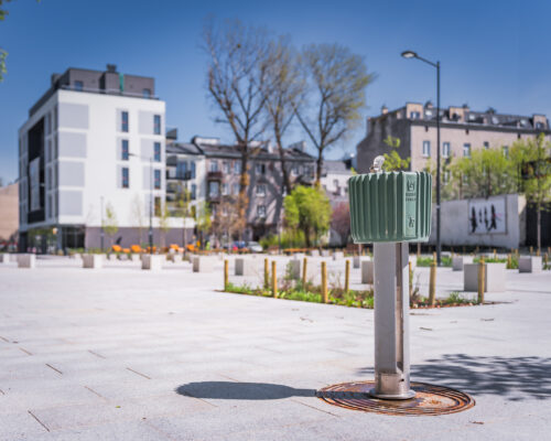 Poidełko i nowy chodnik na Zielonym Placu na Pradze-Północ