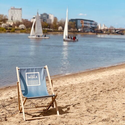 Leżak na plaży nad Wisłą, słońce, jachty